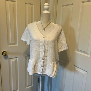 Peace and pearls brand top. Size XL.